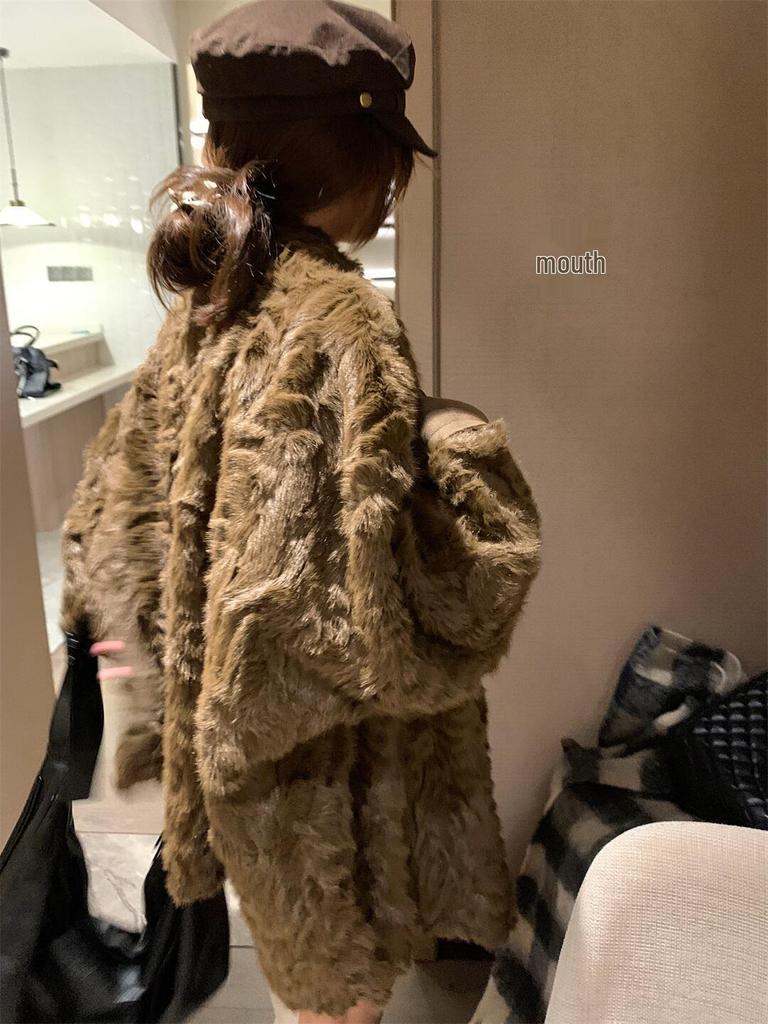 Женское пальто средней длины из искусственного меха норки и замши - Зимнее пальто оверсайз ленивого стиля с крашеными кончиками