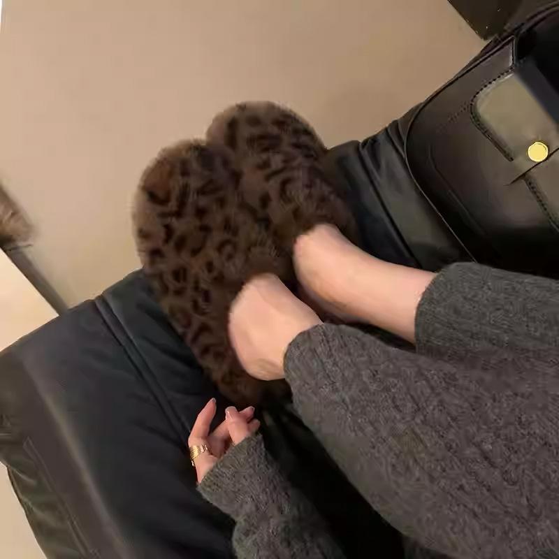 Тапочки Mao Mao, женская верхняя одежда 2025 года, новые осенне-зимние плюшевые полутапочки с плоской подошвой для беременных женщин, нескользящие туфли Mao Mao с леопардовым принтом