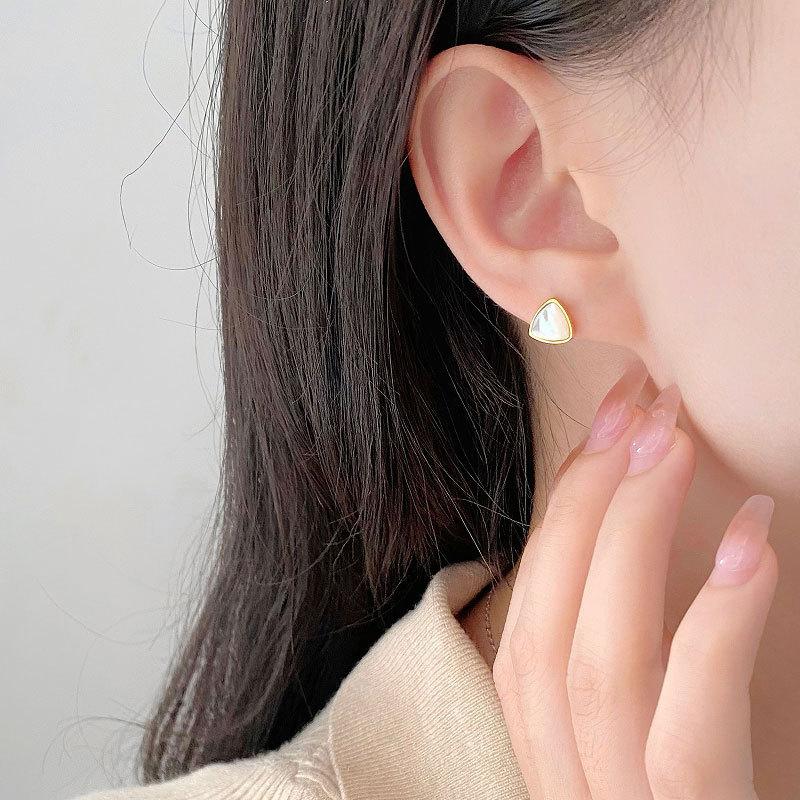 Серьги-ракушки с треугольными головками для женщин, легкие, роскошные, высокого класса, геометрические серьги в холодном стиле