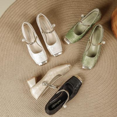 Туфли Мэри Джейн с квадратной головкой и толстым каблуком 2025 года, сращивание, популярные женские туфли Douyin в китайском стиле