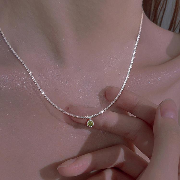 Ожерелье с зеленым бриллиантом, вдохновленное лесом: Нишевый дизайн, нежный дух феи, универсальная ключица «звездное небо».