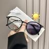 1 Pair of Retro Fashionable Photochromic Women's Glassesx Classic and Simplex Decorative Glasses Ideal Choice for Gift Giving