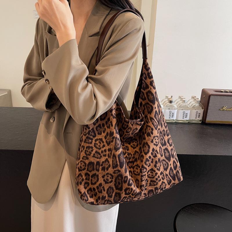 Premium sense large-capacity bag women's 2025 new retro texture shoulder bag versatile leopard print tote bag commuter bag