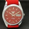 ВОССТАНОВЛЕННЫЕ АВТОМАТИЧЕСКИЕ МУЖСКИЕ ЧАСЫ SEIKO 5, СДЕЛАНО В ЯПОНИИ, КРАСНЫЙ ЦИФЕРБЛАТ, ИЗГОТОВЛЕНЫ НА ЗАКАЗ a440011-2 QV90-a440011