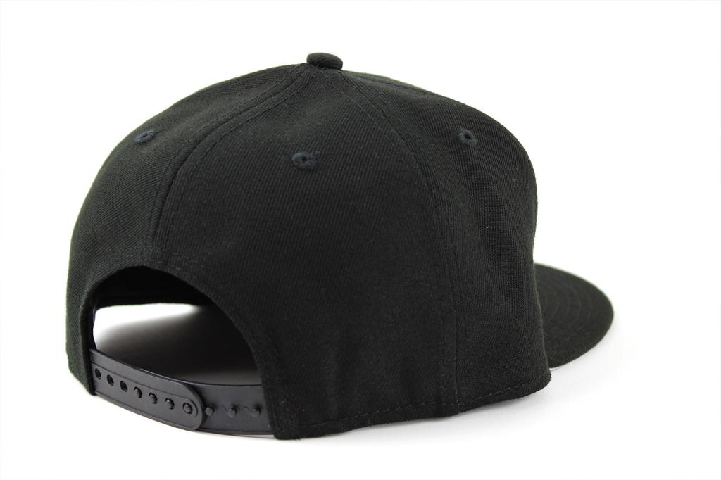 Кепка Snapback New Era MLB 9FIFTY ЧЕРНО-БЕЛАЯ Американская лига Бостон Ред Сокс &