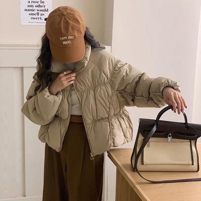 Сложенный пуховик женский короткий 2025 зима новая мода воротник-стойка свободный прикрывающий недостатки утолщенная одежда-хлеб модный