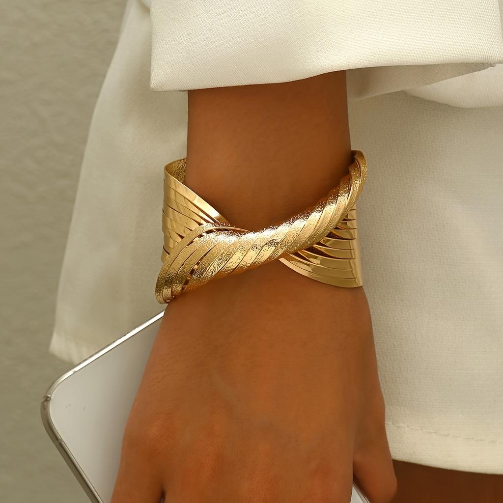 A Bold Twisted Line Design With A Matte Finish, This European And American Style Bangle Is Suitable For Daily Wear By Women.