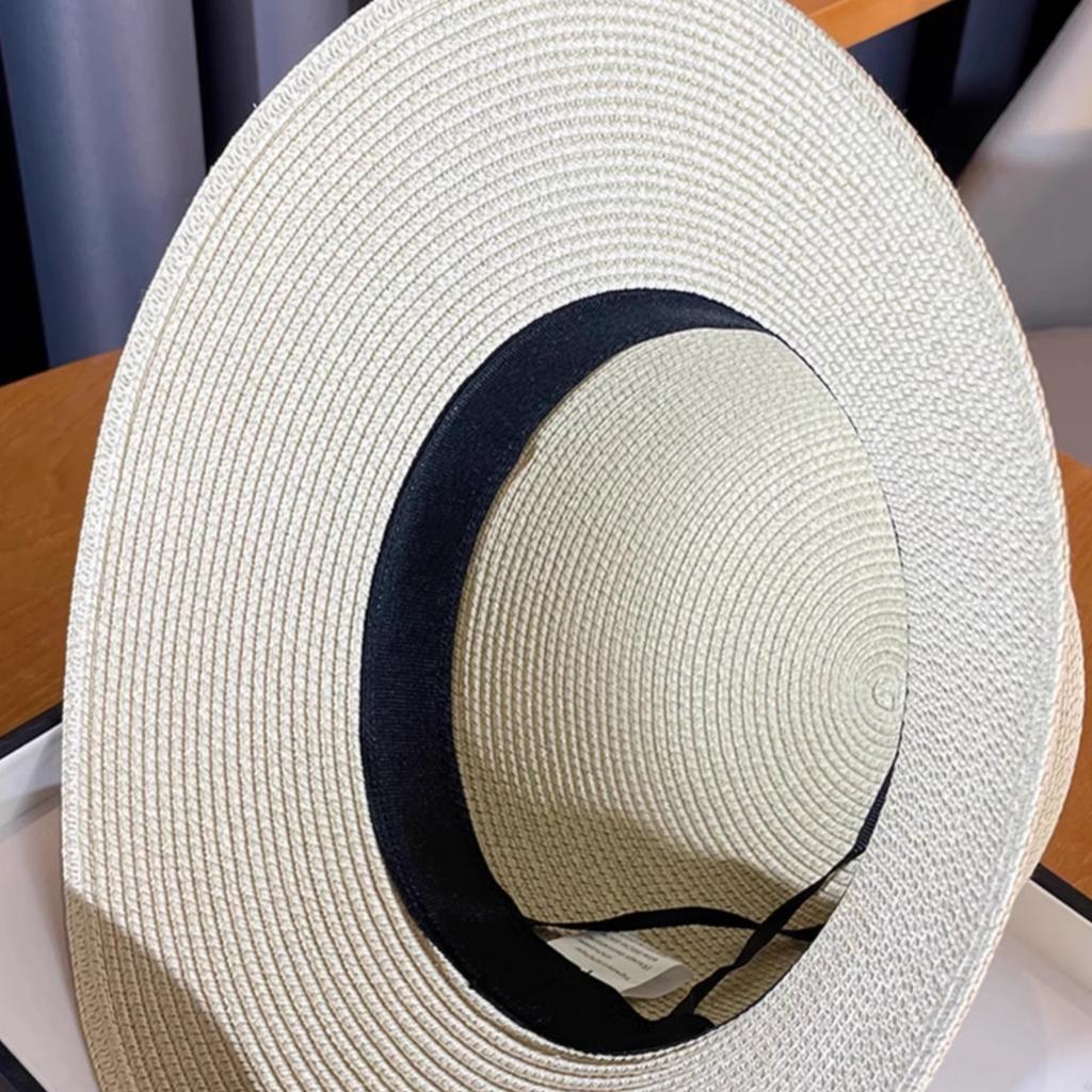 Summer Fashion Lace Bow Beach Travel Sun Hat, 100% Paper Straw Crocheted Flat Top Hat with Buckle Closure, Unisex Sun Protection for Weddings