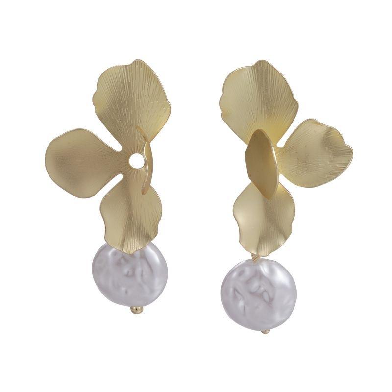 Retro Deformation Flower Earrings for Women Fashion Flat Imitation Pearl Drop Earrings Party European Jewelry Accessories