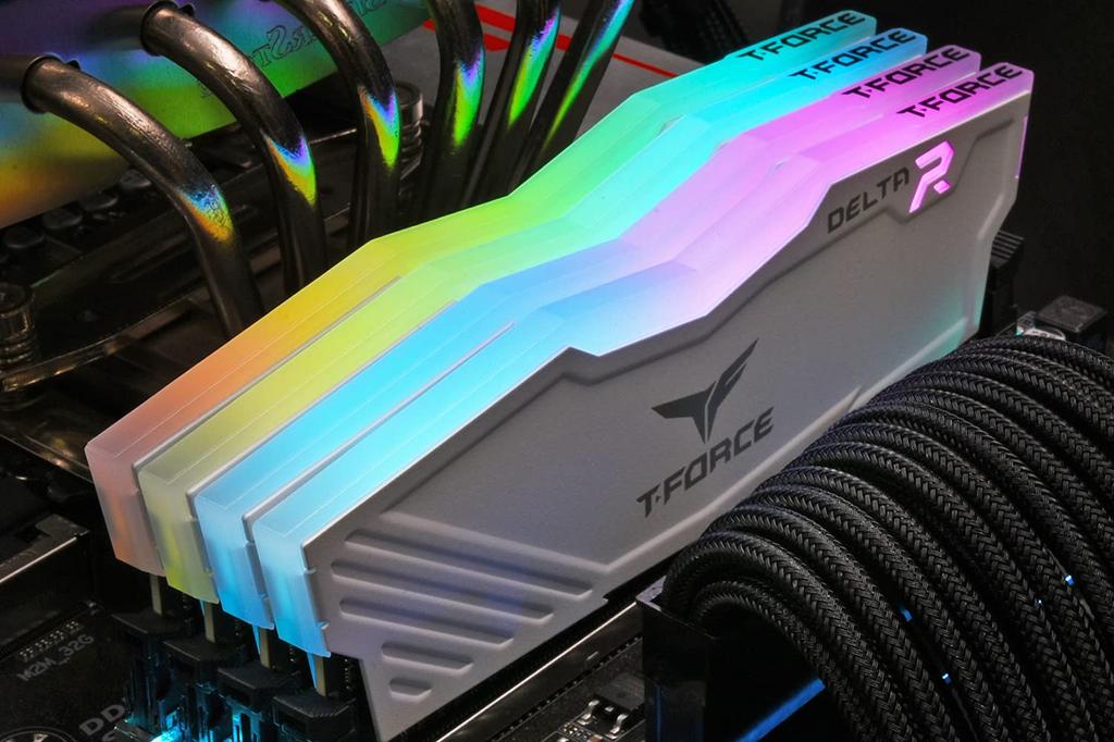 Team RGB БЕЛЫЙ СВЕТОДИОД DDR4 3600МГц 16ГБx2 серия RGB DELTA БЕЛЫЙ Настольная память Высокоскоростной тип Пожизненная обычная гарантия в Японии (8 светоизлучающих