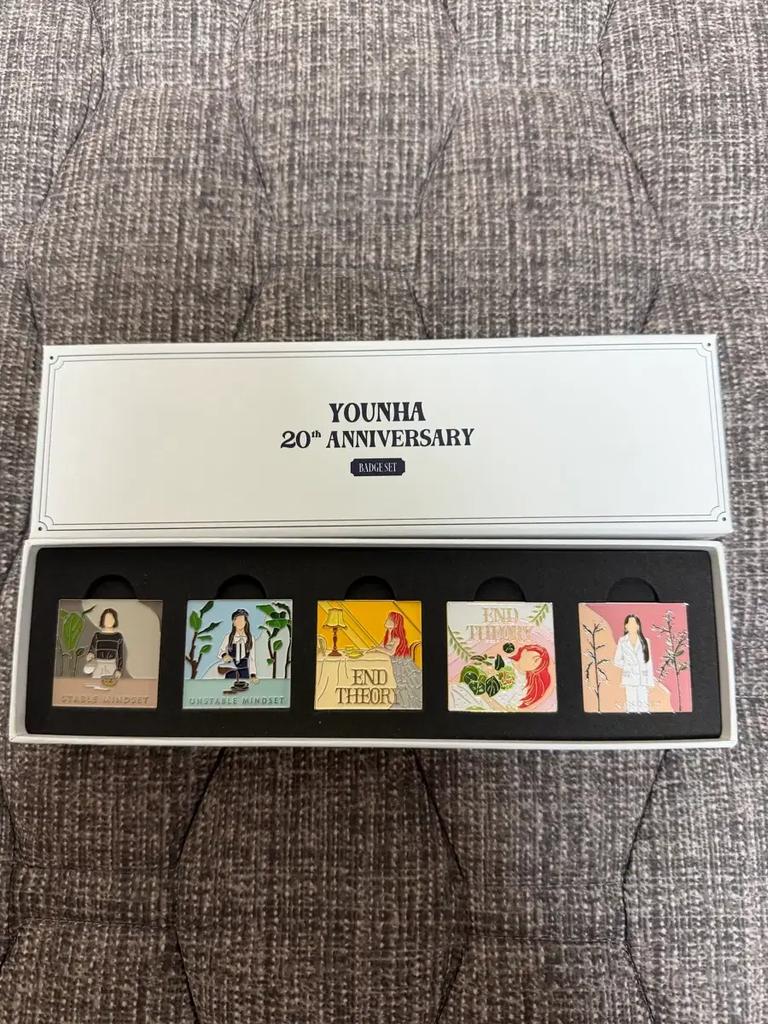 Набор значков к 20-летию Юнхи (Распаковка)