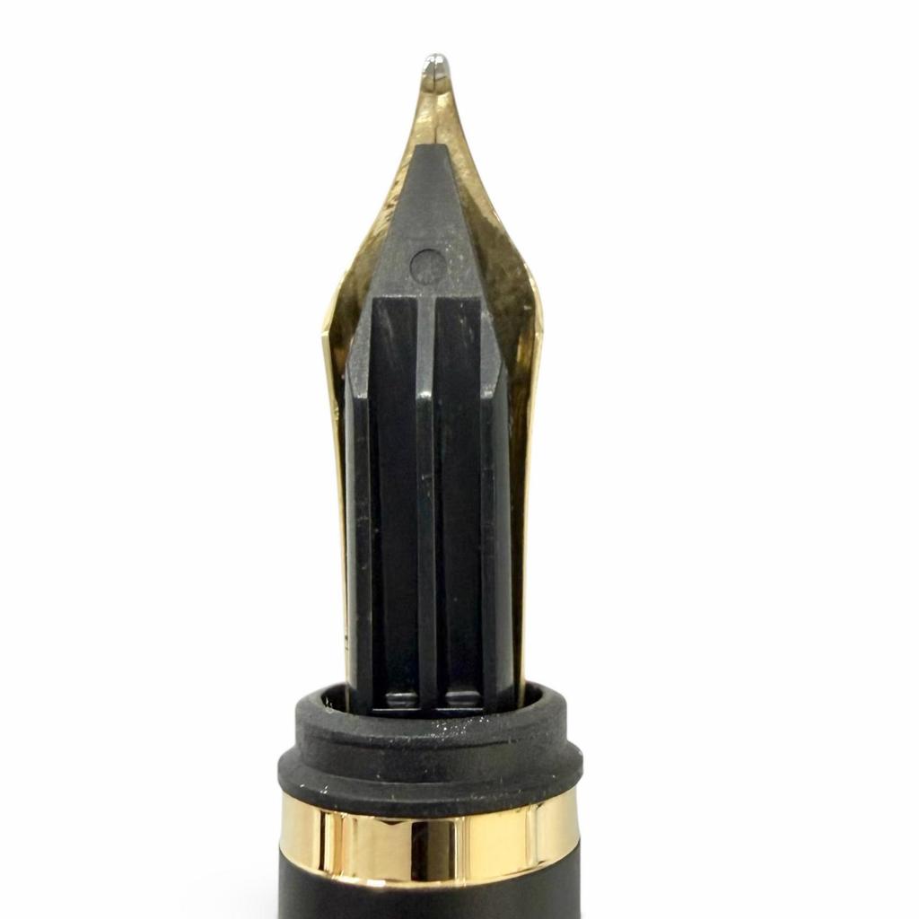 Отличная перьевая ручка MONTBLANC Noblesse Колпачкового типа черная 18K мужская Б/У