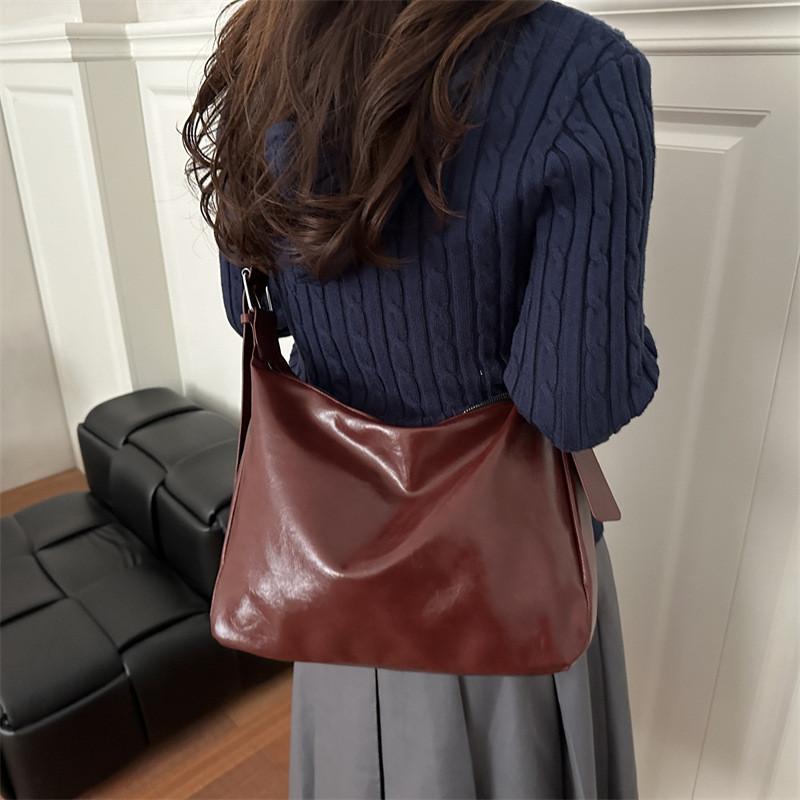 Womens Fashion Pu Shoulder Bag With Zipper Closure And Inner Phone Pocket For Casual Wear