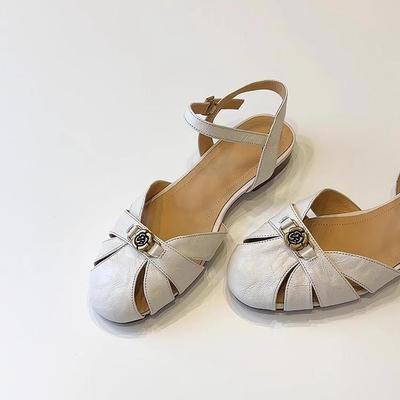 Точечная версия~ Новые французские сандалии из мягкой кожи с полым верхом на одной перемычке, женские, с круглым носком, универсальные, в стиле ретро, с камелией, римские