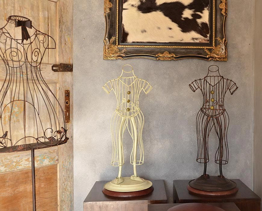 Decorative Mannequin Jewelry Stand in Retro Style