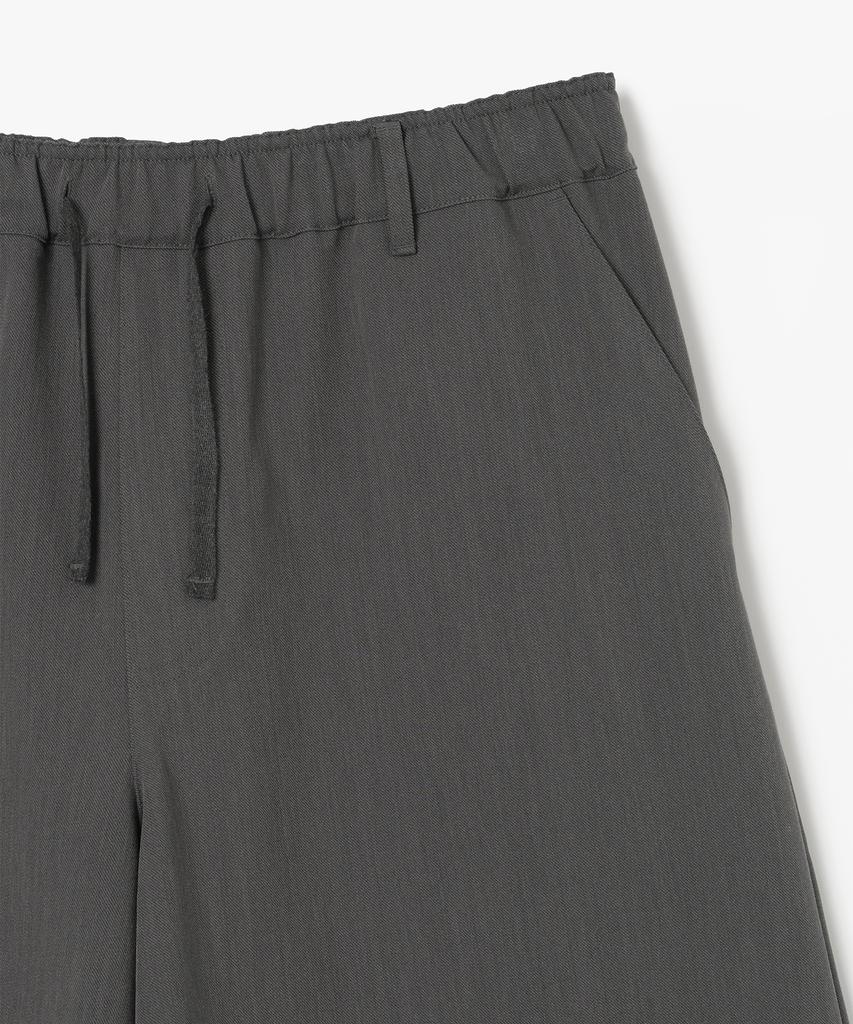 MILLO WOMEN Cutoff Trimmed Bermuda Shorts [Charcoal]