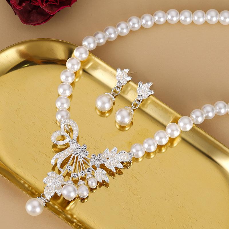 Европейский Американский Имитация Жемчуга Цветы Ожерелье Серьги Комплект Женщин Невесты Ювелирные Изделия Аксессуары