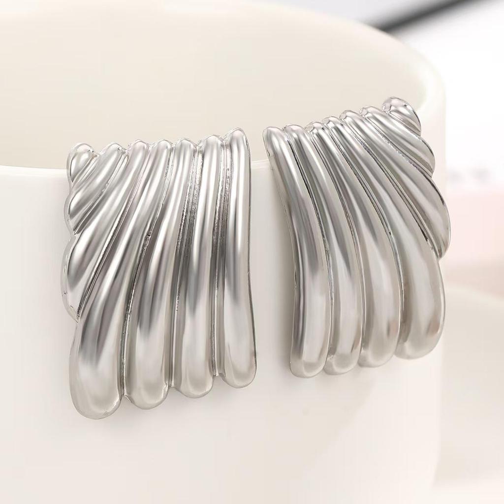 Ретро европейские и американские металлические серьги-гвоздики с холодными каффами для ушей - Простые, гладкие, высококлассная мода.