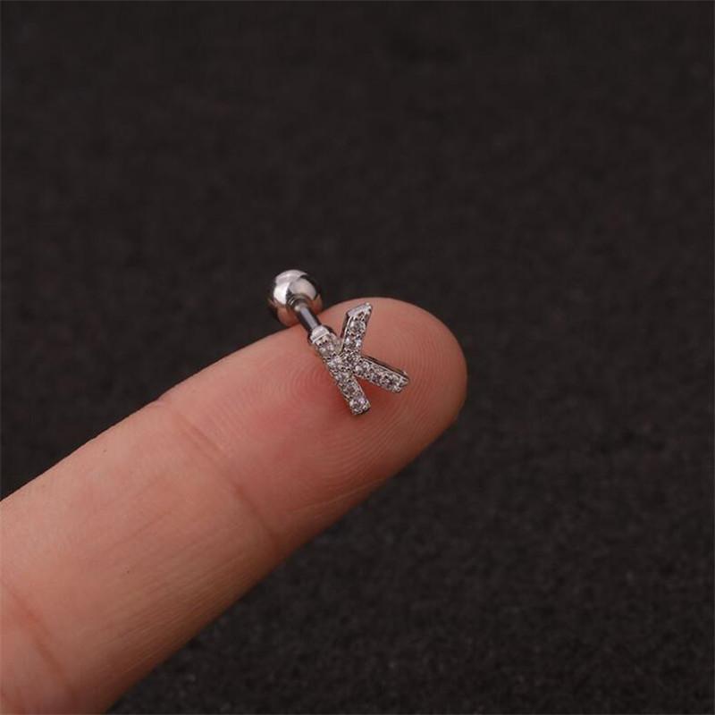 1 шт./пакет, 26 английских начальных букв, кубический цирконий, серьги-гвоздики из нержавеющей стали, серьги для хряща, спиральные ювелирные изделия для пирсинга