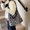 Wind Leopard Print Contrasting Color Plush Bag Large Capacity Shoulder Bag Shopping Bag Fluffy Lazy Wind Tote Bag