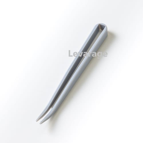 2-piece set: Deco bento cutter and tweezers. Easy to do detailed work.