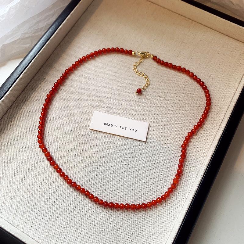 Ожерелье из бусин зеленого и красного агата в этническом стиле с халцедоном