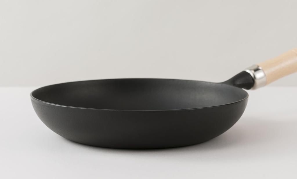 Iwachu Сковорода для омлета 24 деревянная черная запеченная внутренний диаметр IH совместимая сковорода Nambu Tekki 24006 (с ручкой) 23.5cm