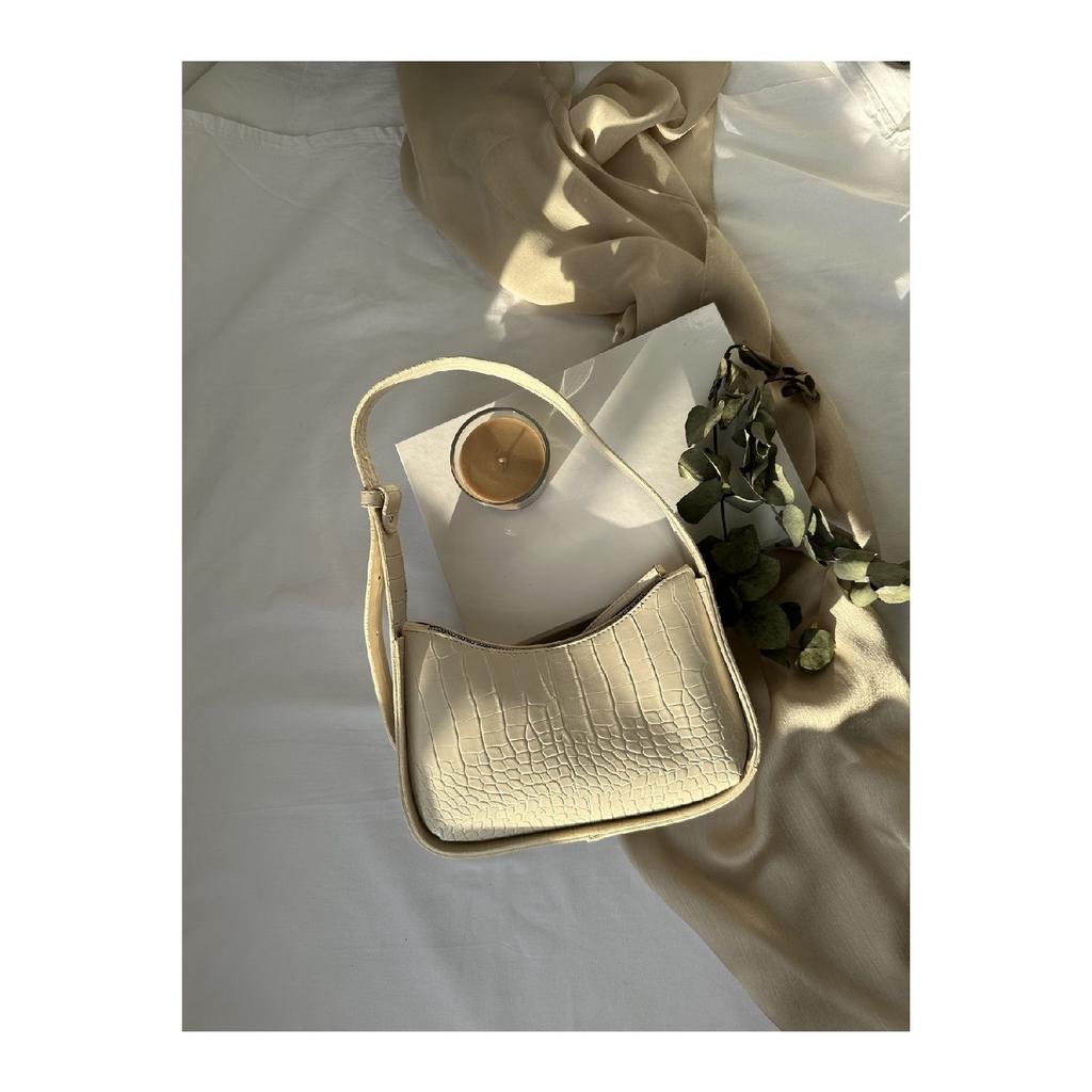 Women's Crocodile Patterned White Baguette Bag