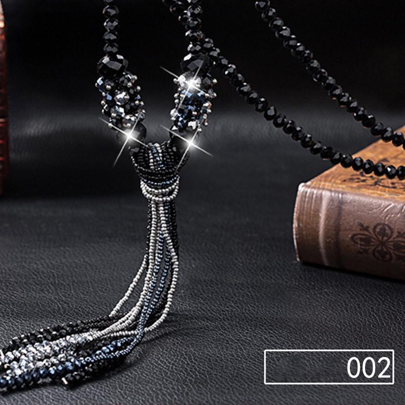 Прекрасное ожерелье с бисером различных расцветок