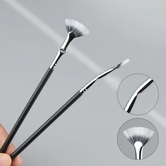 Brush Synthetic Fiber Eyelash Brush for No Smearing Clumping Lash Wand Brush