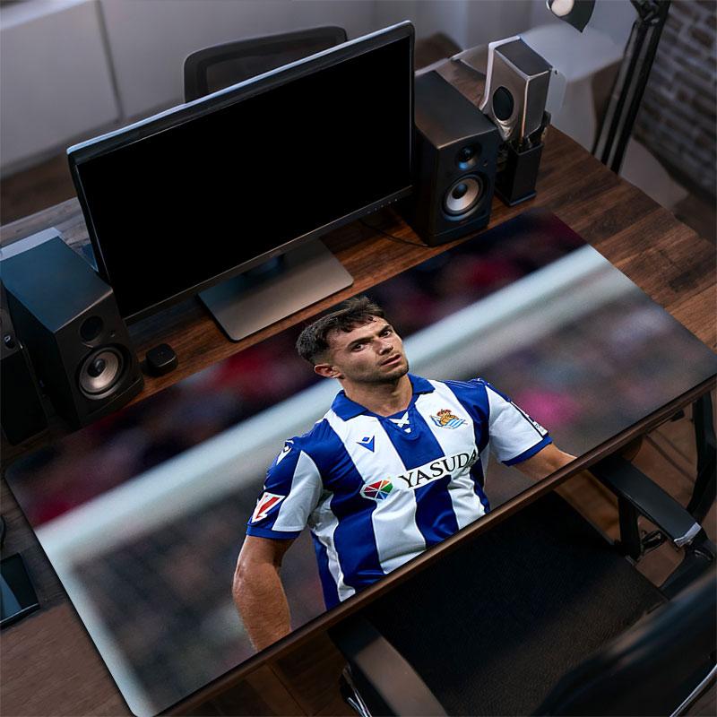 Martin Zubimendi Mouse Pad, Large Gaming Desk Mat, Non-slip XXL Mousepad for Laptop & Tablet, Mini PC Playmat with Stitched Edges