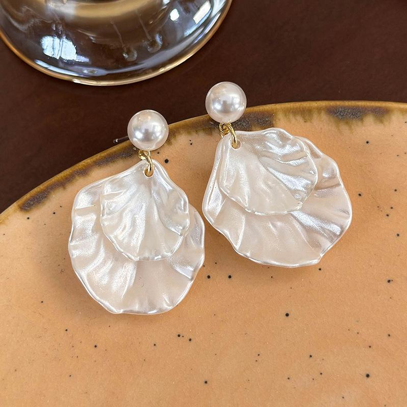 Simple temperament 111 silver needle pearl shell stud earrings female, design sense fringed fan shell earrings versatile earrings