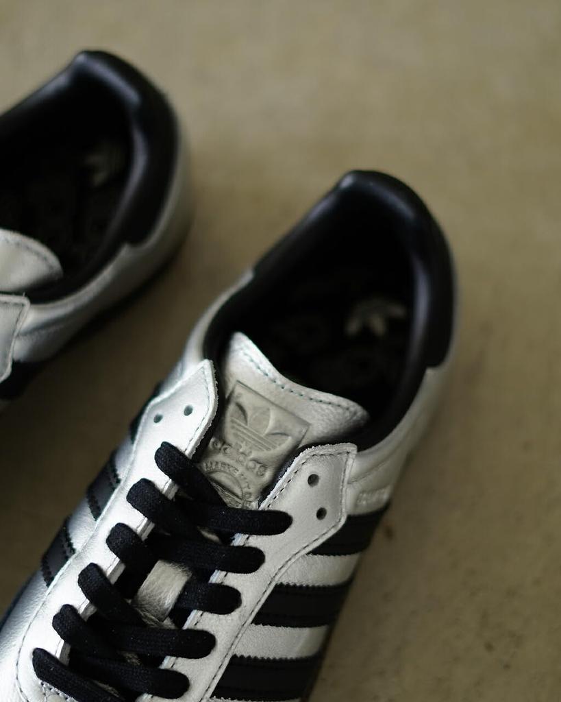 Adidas Оригиналы Samba OG Серебристо-коричневый Originals SAMBA OG KI8464 кроссовка Металлик/Основной черный/Темный СЕРЕБРИСТЫЙ МЕТАЛЛИК/ЧЕРНЫЙ/ТЕМНО-КОРИЧНЕВЫЙ (Японский размер, взрослый, числовой,