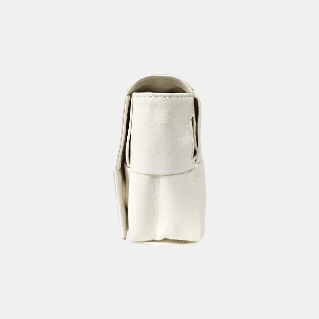[Pre-Owned] Cassette Belt Intreccio Woven Magnetic Closure Leather Waist Bag Mini - Very Good #1J72FFZ