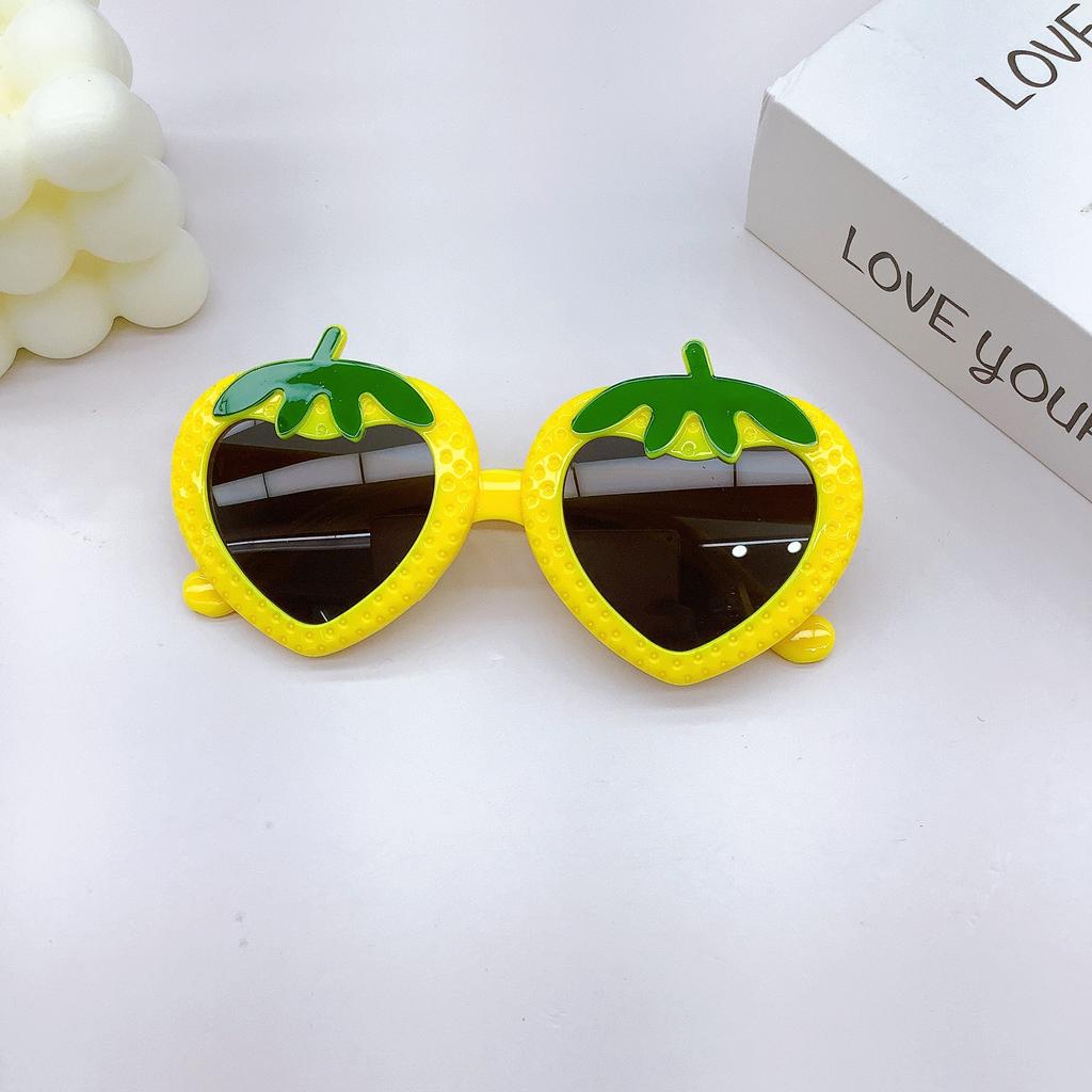 Модные детские солнцезащитные очки, милые детские солнцезащитные очки для девочек, солнцезащитный крем с защитой от ультрафиолета, вогнутая форма, клубника, декоративные очки