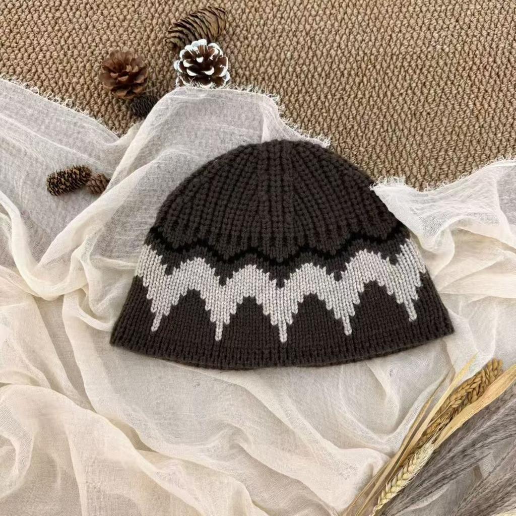 New knitted hat women's jacquard contrasting colors autumn and winter casual warm ear protection wool hat high sense versatile