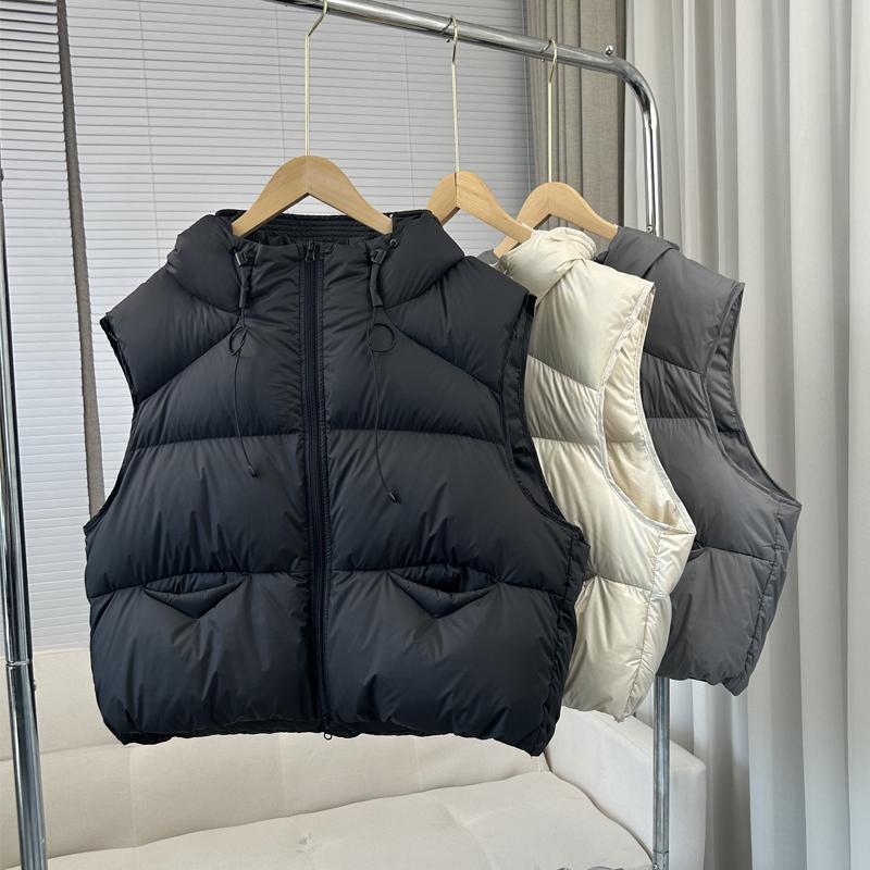 Short Thick Hooded Ladies Sleeveless Vest, Warm and Comfortable Women's Black Vest Jacket In Autumn and Winter