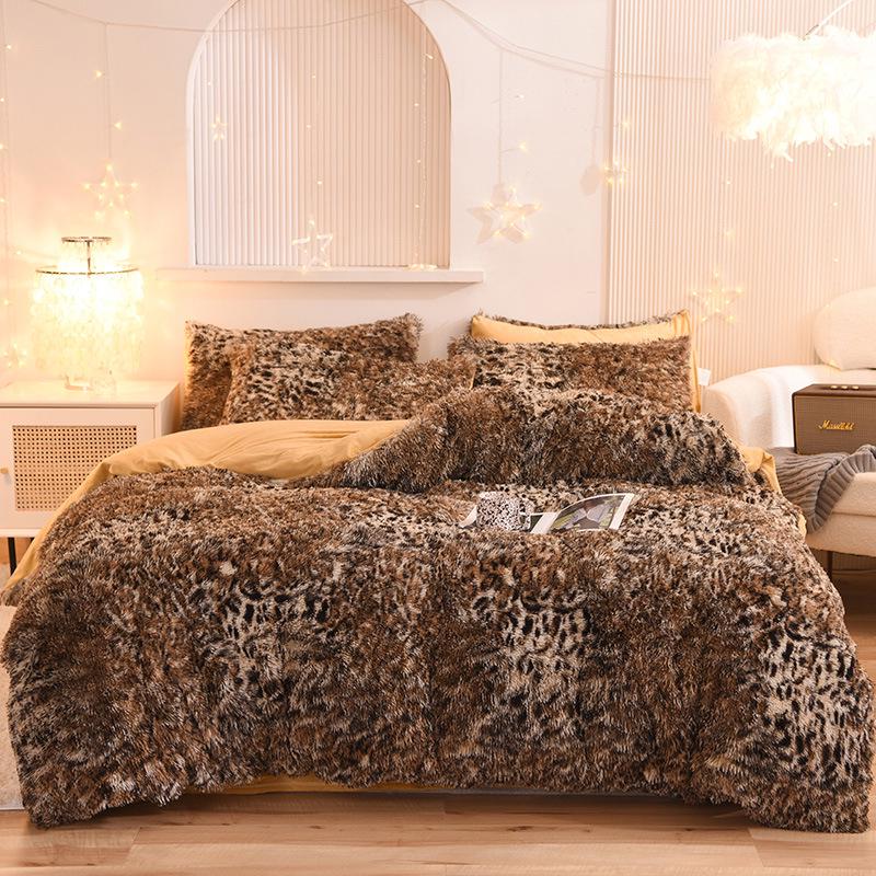 "Mink Velvet Plush Winter Bed Set: Four-Piece Solid Color Quilt Cover"