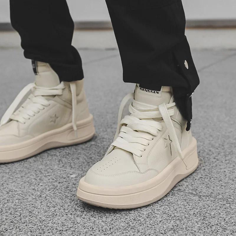 Осенние корейские кроссовки с толстой подошвой и высоким верхом 2024 года: Увеличивающие рост, универсальные и модные повседневные туфли на шнуровке.