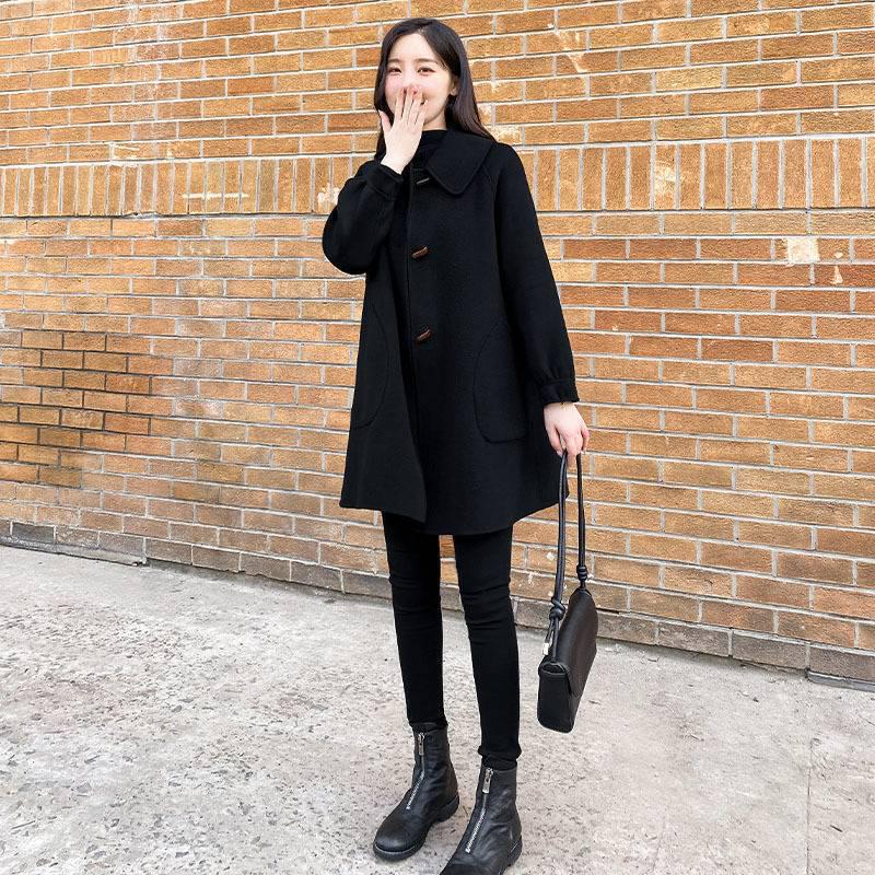 Пальто женское шерстяное свободного кроя в корейском стиле на пуговицах-рожках, средней длины, приталенное, подчеркивающее фигуру
