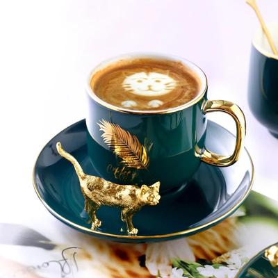Роскошная керамическая кофейная чашка с блюдцем в виде листа, покрытая зеленым и золотым, изысканная десертная чашка для послеобеденного чая, кружка для офисного интерьера, домашний декор
