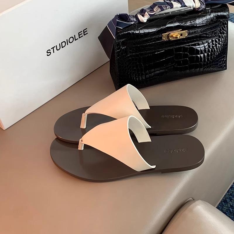 В продаже, версия из коровьей кожи~ модные и простые шлепанцы с треугольным носком и плоской подошвой, женские сандалии
