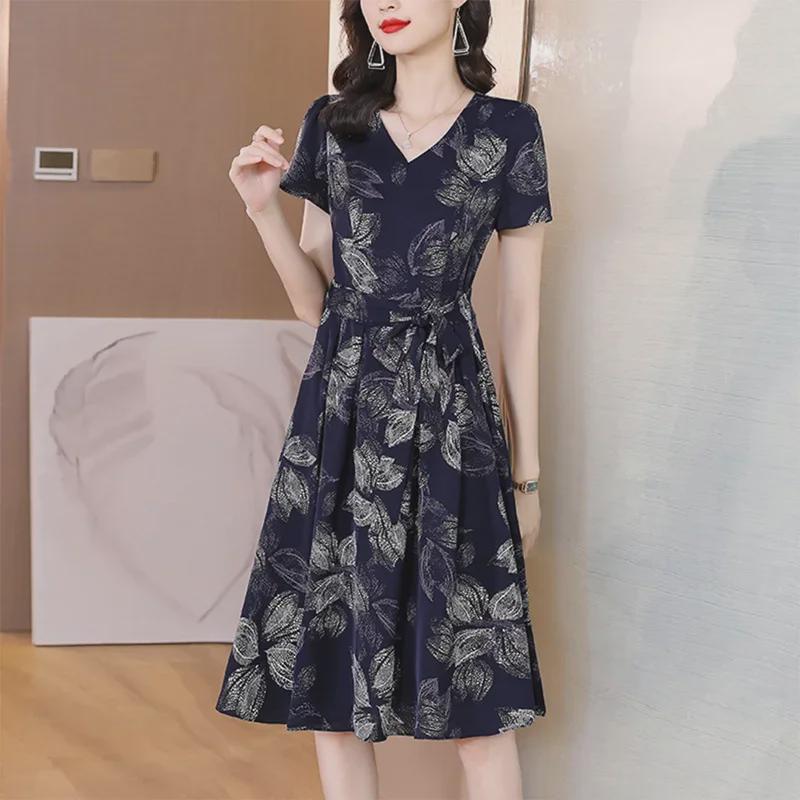 Платье миди из ледяного шелка с цветочным принтом в китайском стиле и V-образным вырезом - свободного кроя, большого размера для женщин