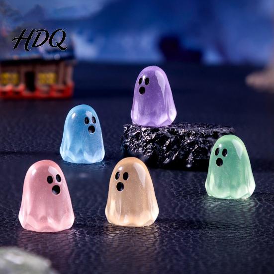 Загадочные ночные украшения 6 шт. Светящиеся мини-фигурки призраков, Миниатюрные жуткие акценты из смолы, светящиеся в темноте, Тема Хэллоуина
