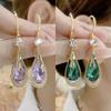Трендовые серьги-капли из зеленого кристалла в стиле легкой роскоши 2024 года