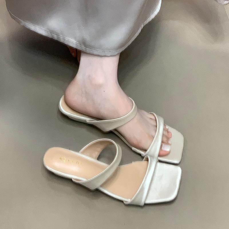 Open-toed cool slippers women's 2025 new sexy square head one-word drag summer wear commuter temperament sandals with skirt