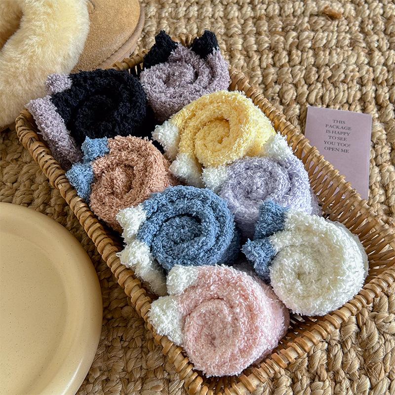 Милый конфетный цвет плюс бархатные утолщенные теплые носки, коралловые бархатные напольные носки, противоскользящие носки для сна с точечным рисунком, короткие