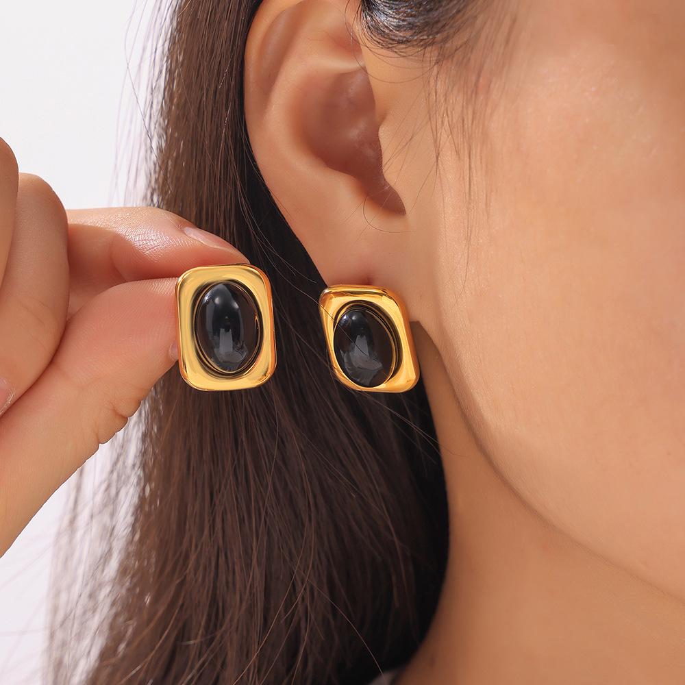 Серьги из титановой стали с золотым покрытием и инкрустацией из черного стекла