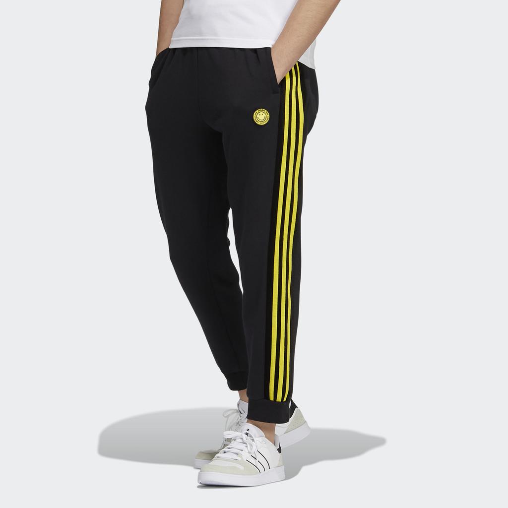 adidas Спортивные брюки Neo X Smiley Collab с манжетами и контрастными 3 полосками, мужские брюки черного цвета HB7411