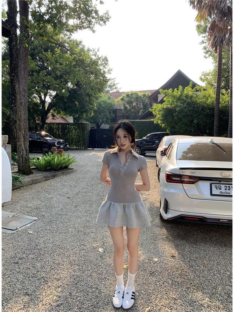 Женское облегающее серое платье-поло - С короткими рукавами, с приталенным силуэтом, А-силуэта, маленькое летнее платье